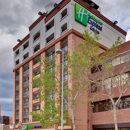 Holiday Inn Express And Suites Calgary By Ihg Exterior foto