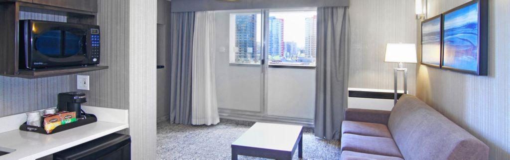 Holiday Inn Express And Suites Calgary By Ihg Exterior foto