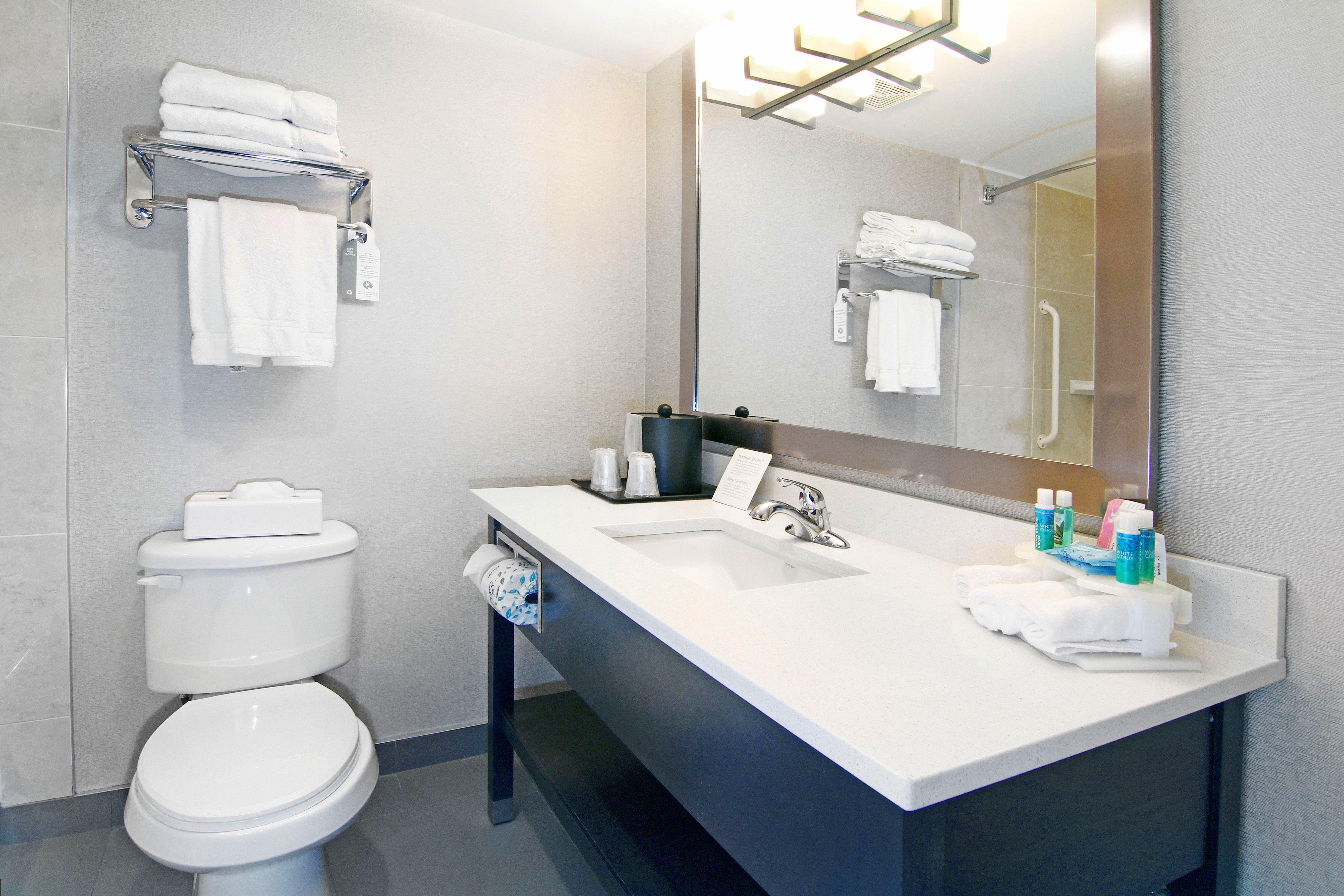 Holiday Inn Express And Suites Calgary By Ihg Exterior foto