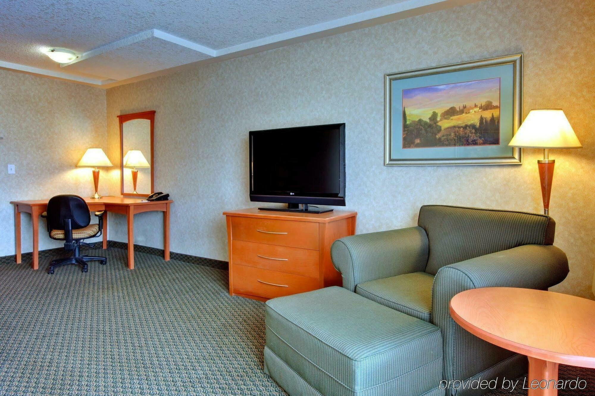 Holiday Inn Express And Suites Calgary By Ihg Habitación foto